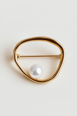 Pearl Broche
