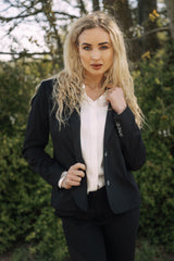 LA SUIT. Se vores store udvalg af habitter og jakkesæt til kvinde.