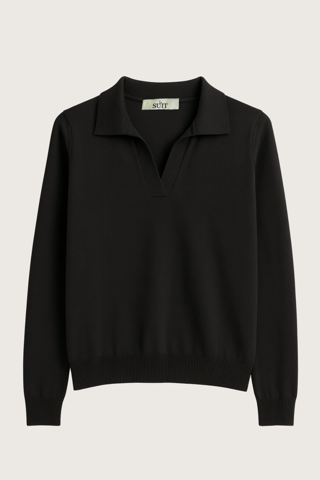 Sort Knitted Polo – den ultimative klassiker, der kombinerer styrke, stil og komfort.