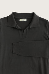 Black Knitted Polo – den ultimative klassiker, der kombinerer styrke, stil og komfort.