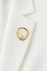 Pearl Broche