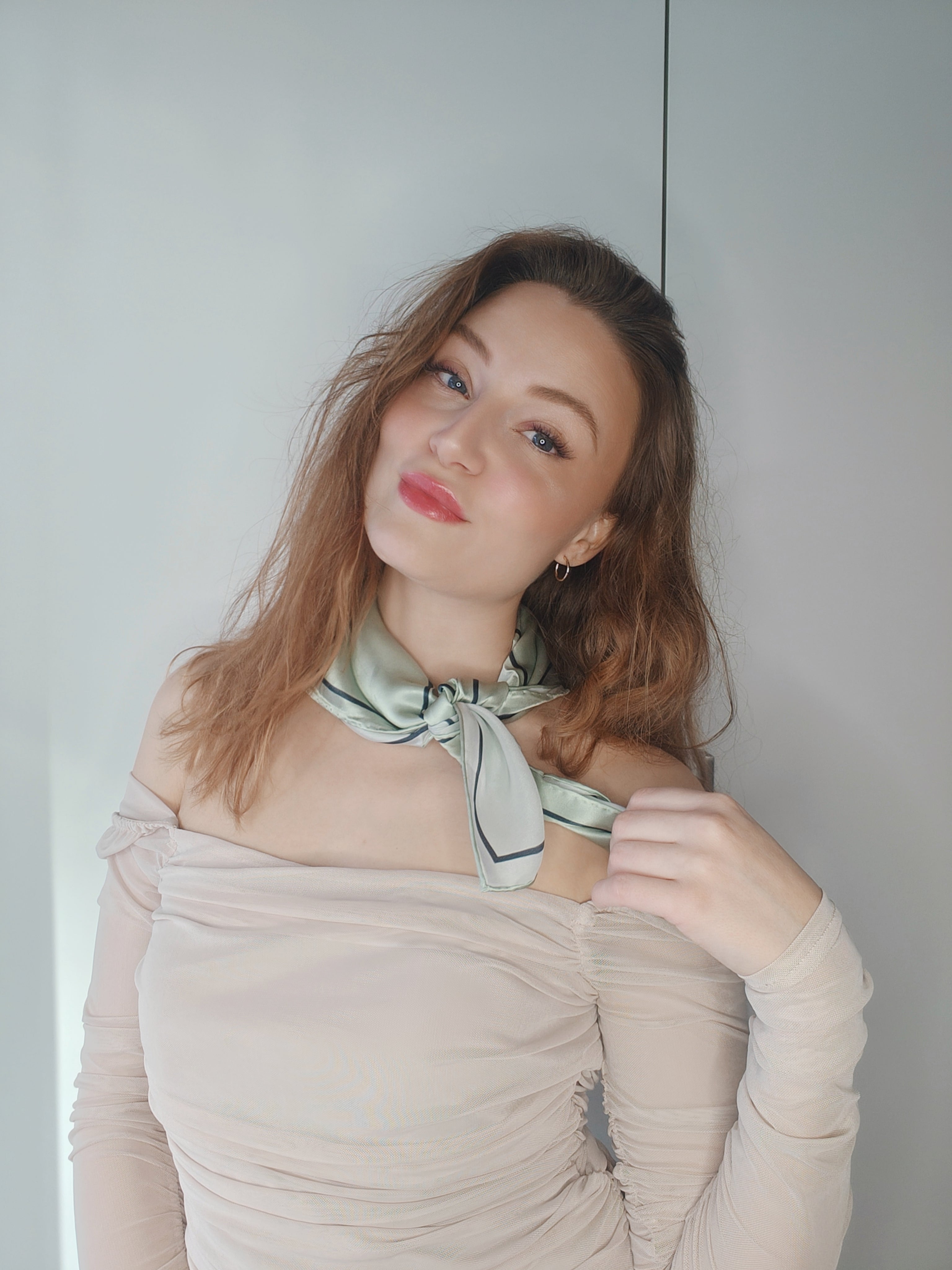 LA SUIT Fantastisk smukt stribet tørklæde i en lækker silke kvalitet.