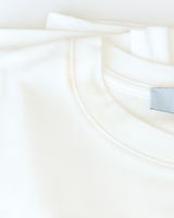 Sådan fjerner du makeup fra en hvid t-shirt – nemt og effektivt