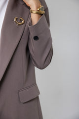 Fin Oversize Kvindeblazer Med Fine Detaljer.