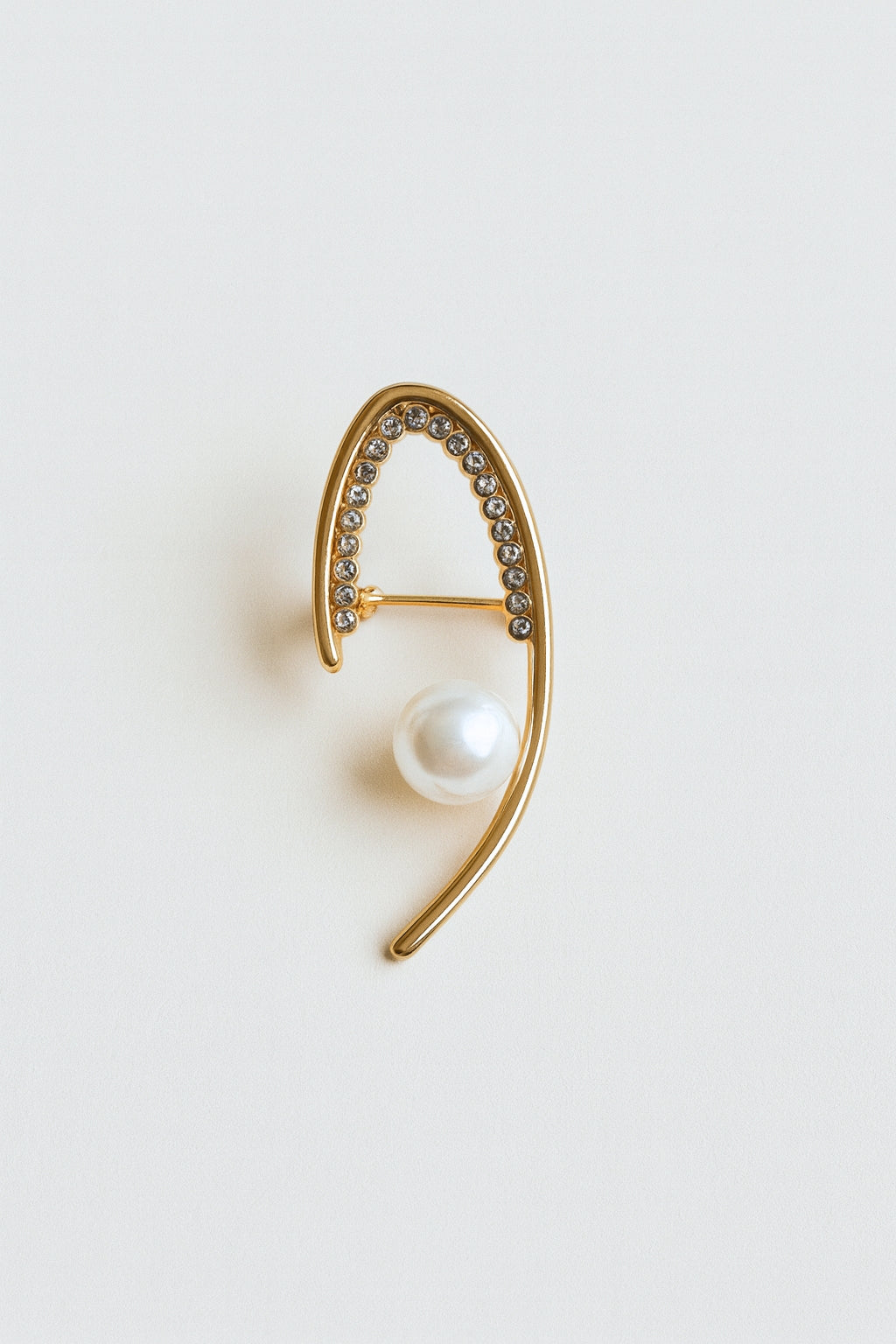 Elegant Gold Curve Pearl Broche