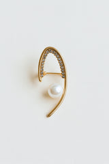 Elegant Gold Curve Pearl Broche