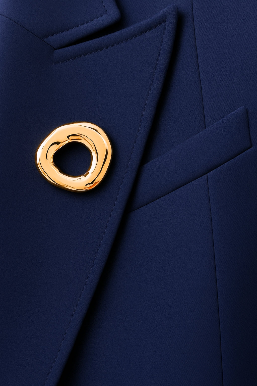 Essence Broche
