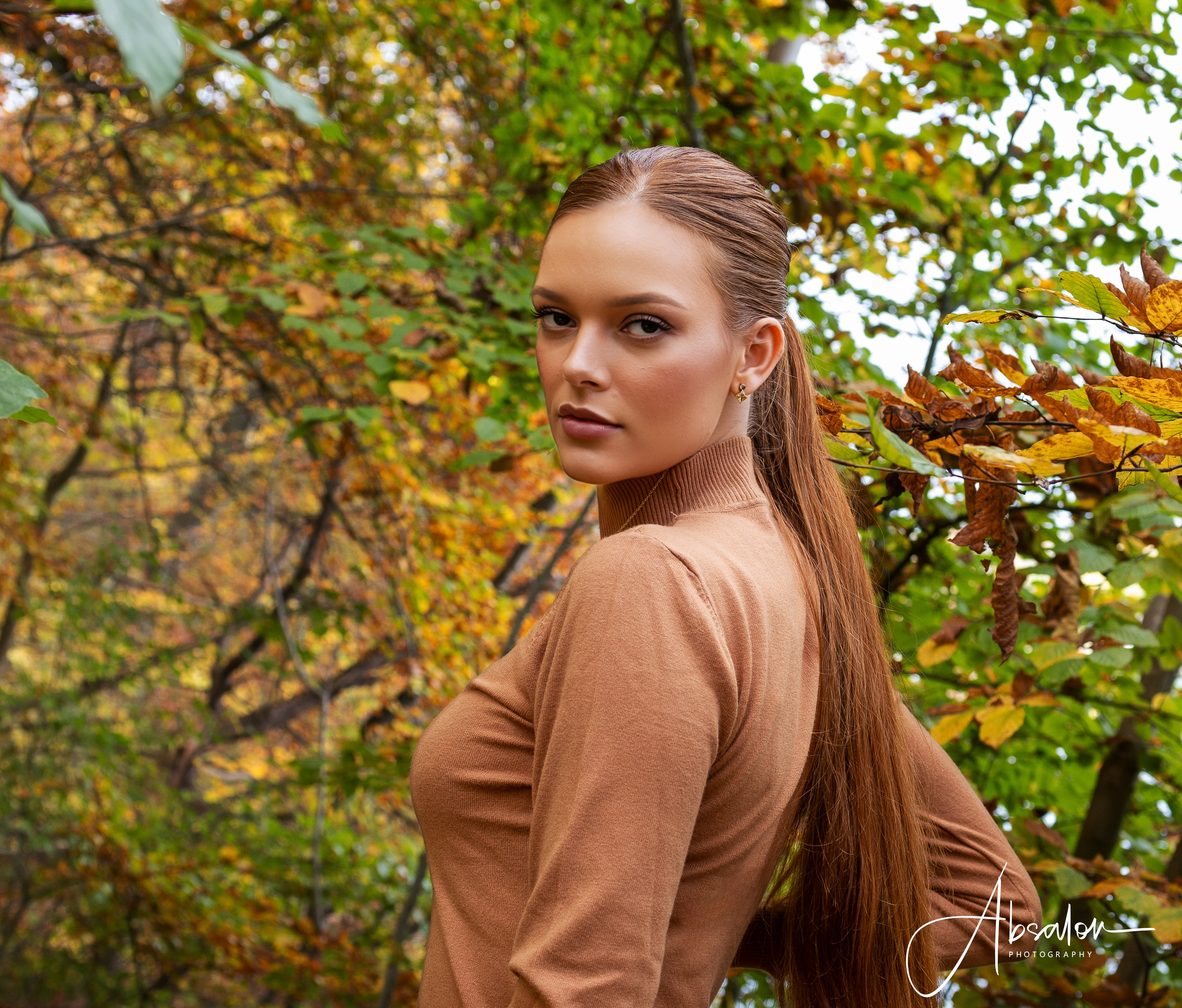 LA SUITs caramel rullekravebluse