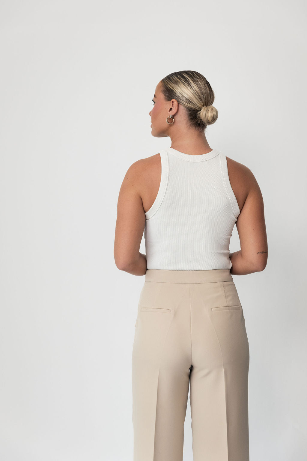 Beige vide bukser fra LA SUIT