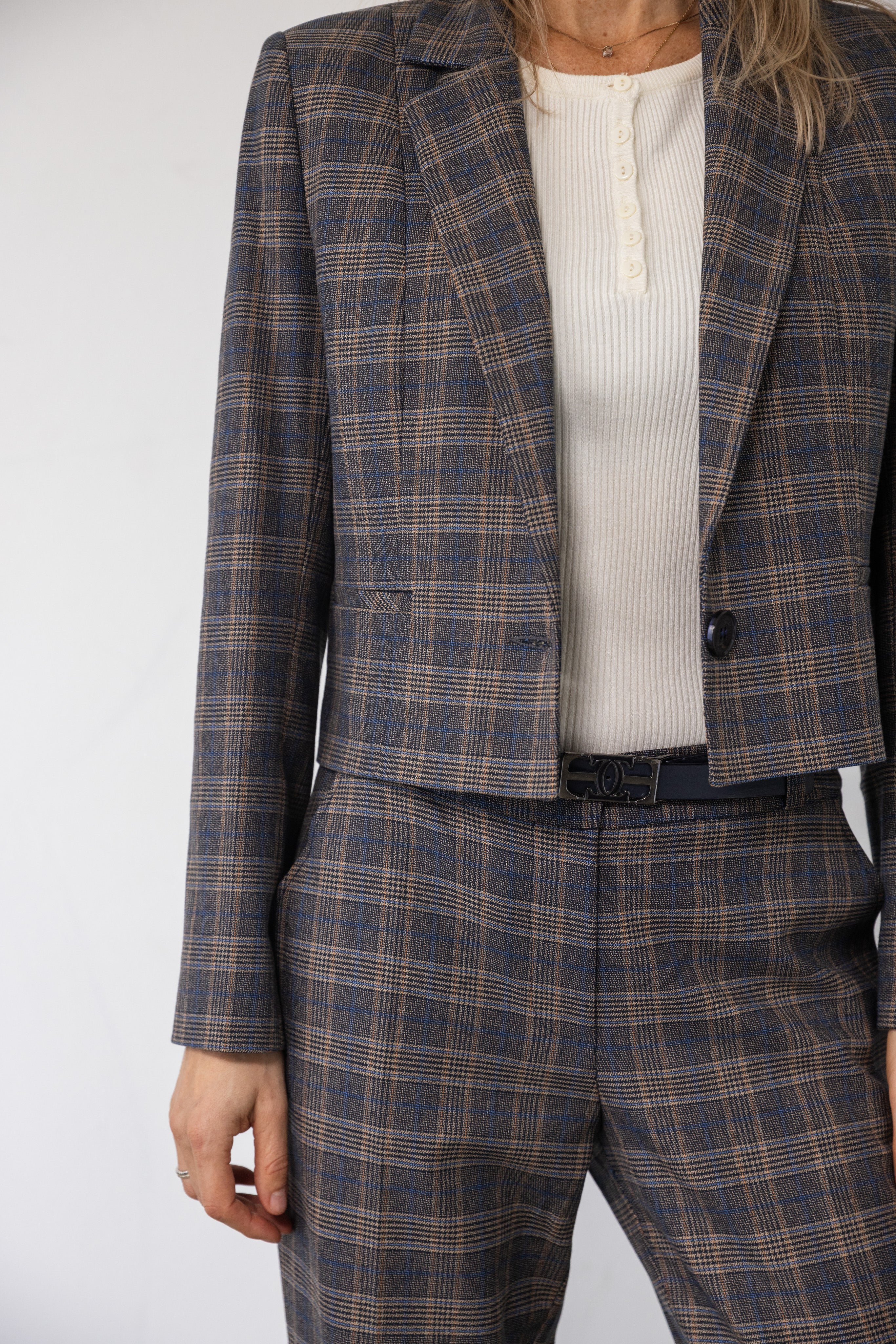 Klassisk kort blazer til kvinder. 