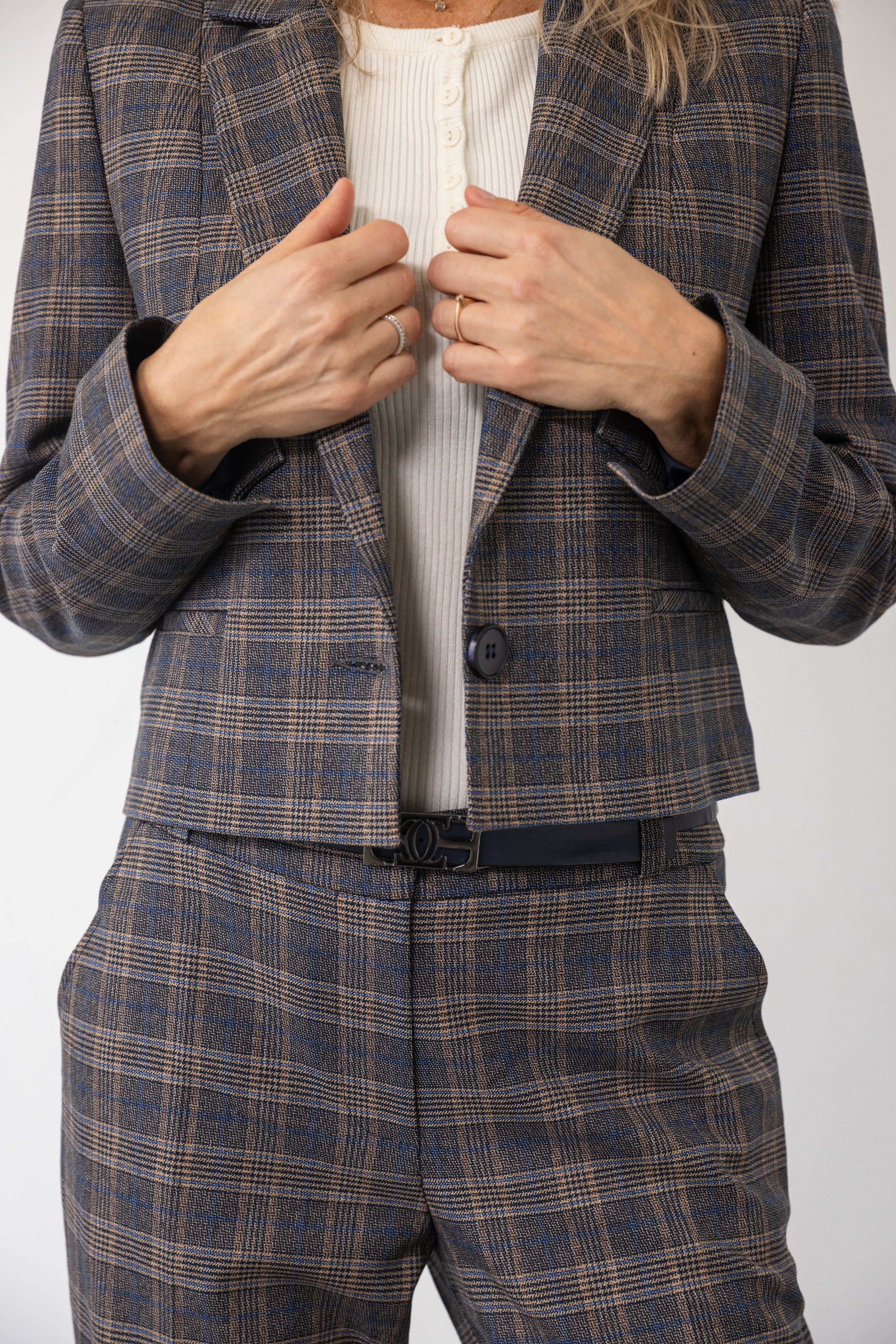 Kort ternet blazer til kvinder. 