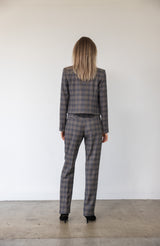 Cropped dameblazer med mønster i blå og brun. 