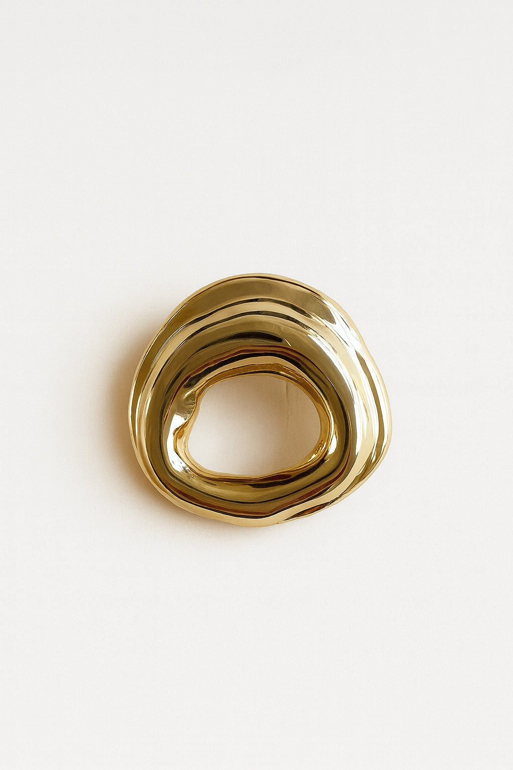 Essence Broche
