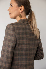 Classisk brun/grå ternet kvinde blazer. 
