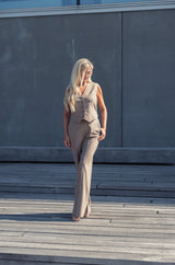 LA SUITs beige sæt med vest og bukser til kvinder