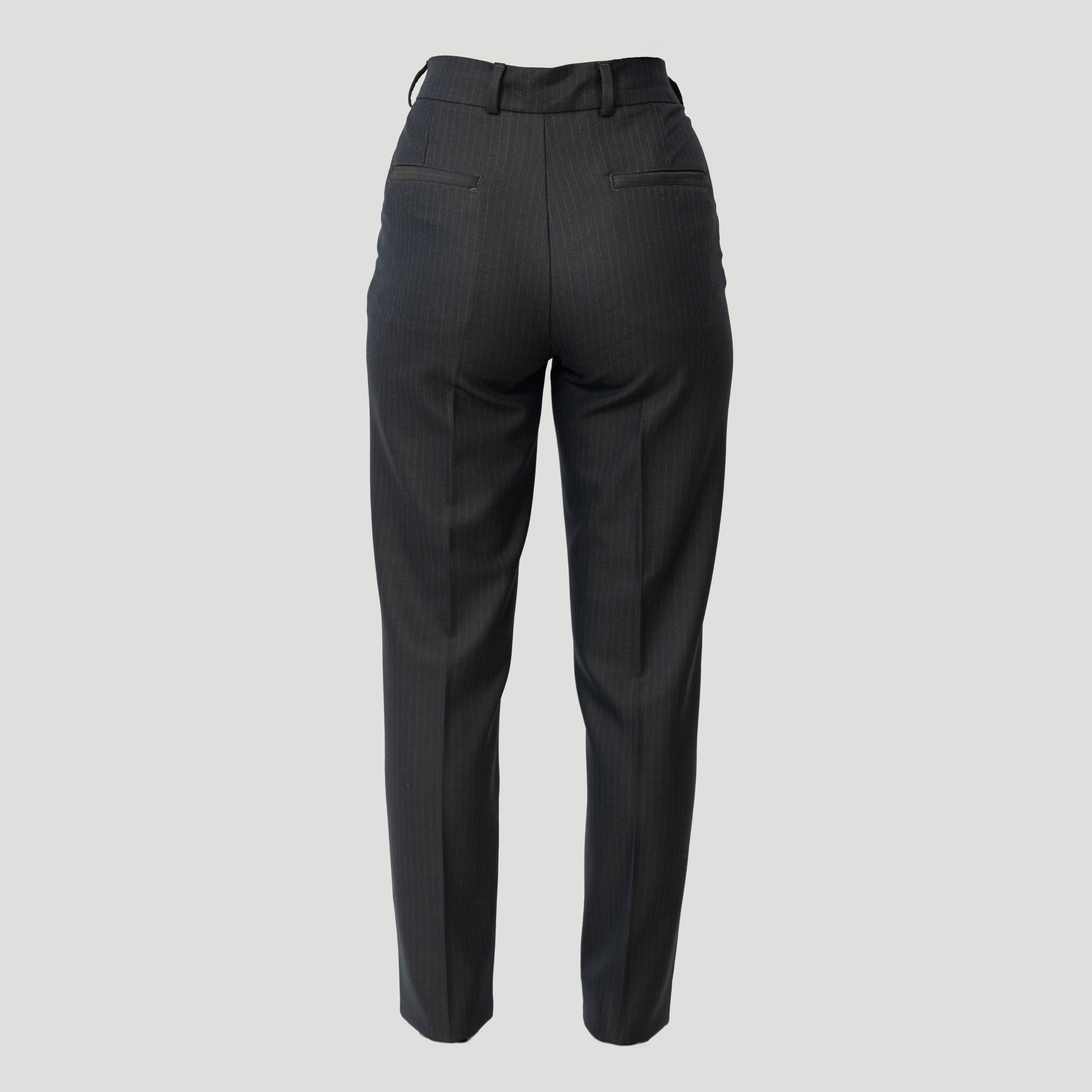 LA SUIT. Grøn nålestribet jakkesætbukser til kvinder set bagfra.