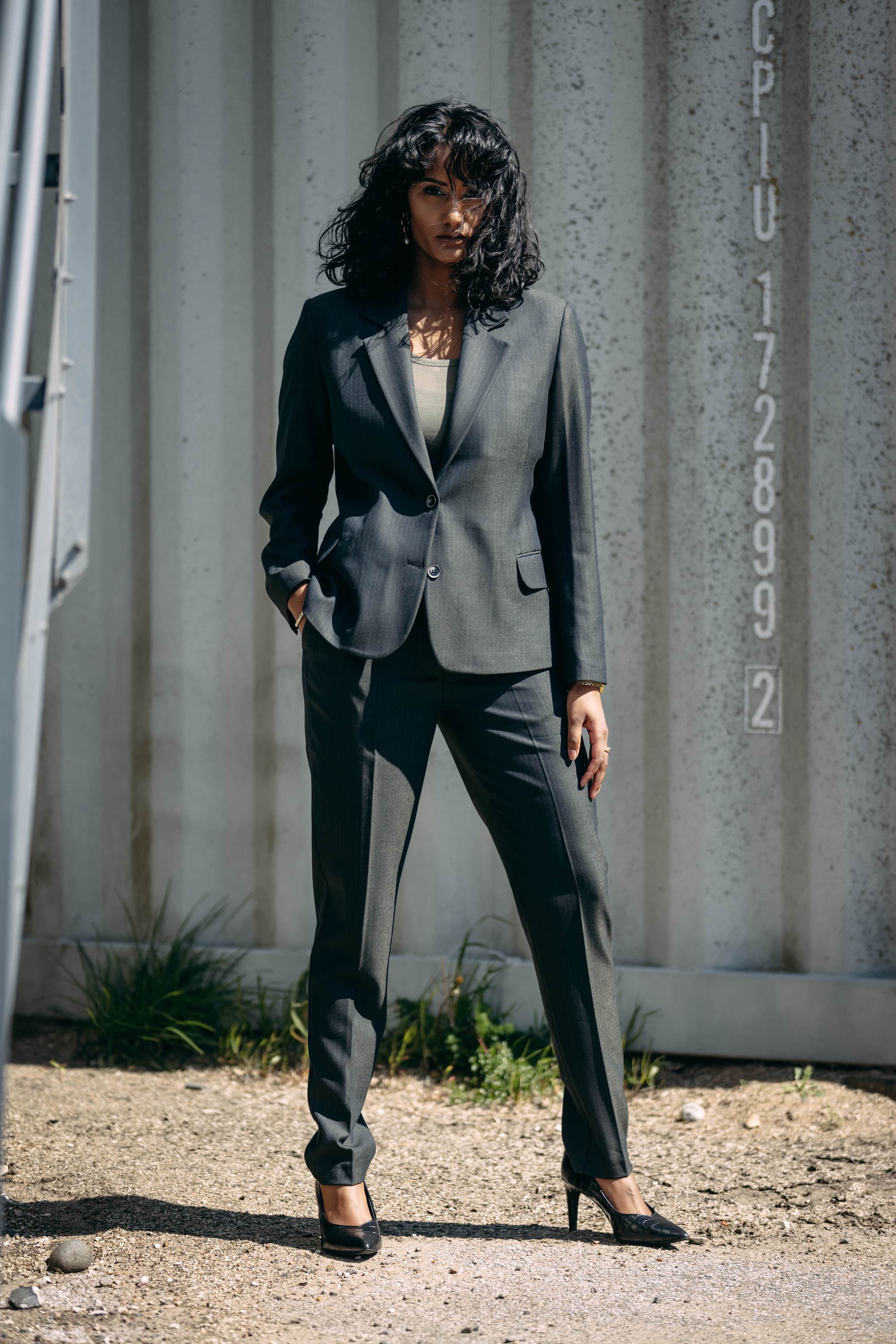 LA SUITs grønne nålestribede habitbukser til kvinder