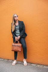 LA SUIT Casual grøn top, Grøn bluse til arbejde, Grøn top med draperet udskæring, Tidsløs grøn top, Grøn top i viscose og rayon, Grøn ærmeløs top, Komfortabel grøn top, Grøn top til hverdag, Grøn top til festlige anledninger,