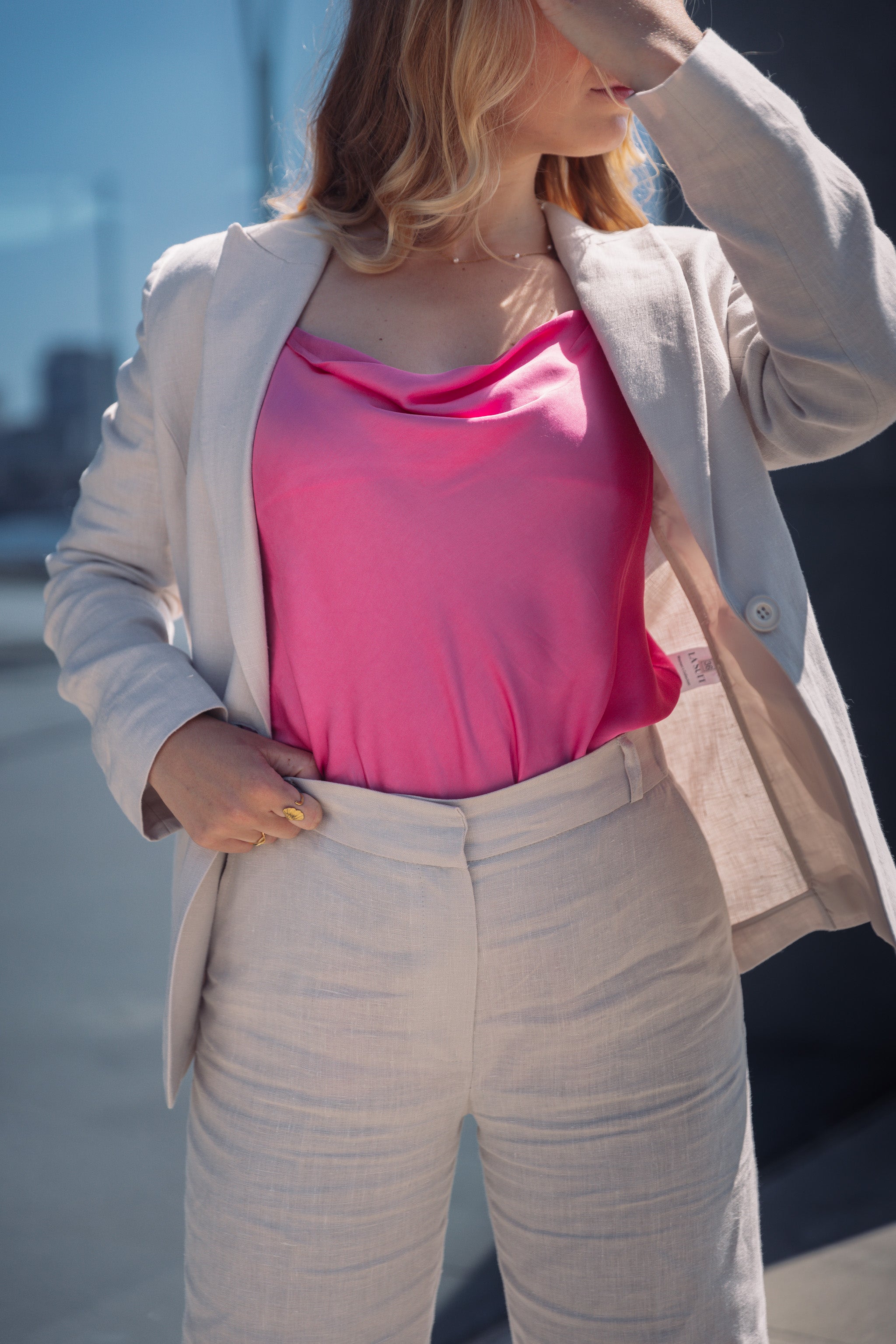 LA SUITs hvide jakkesæt i hør til kvinder