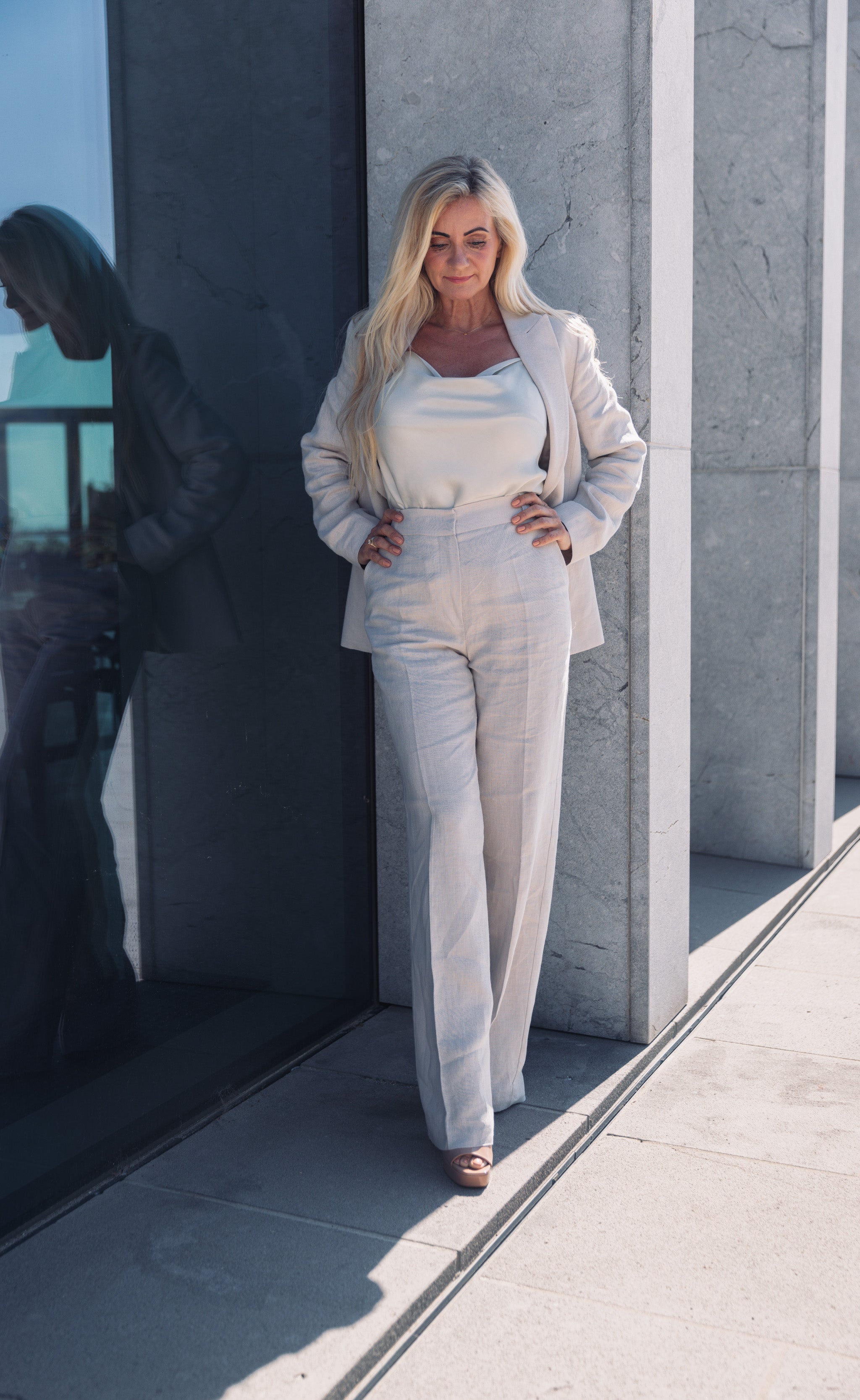 LA SUITs hvide jakkesæt i hør til kvinder