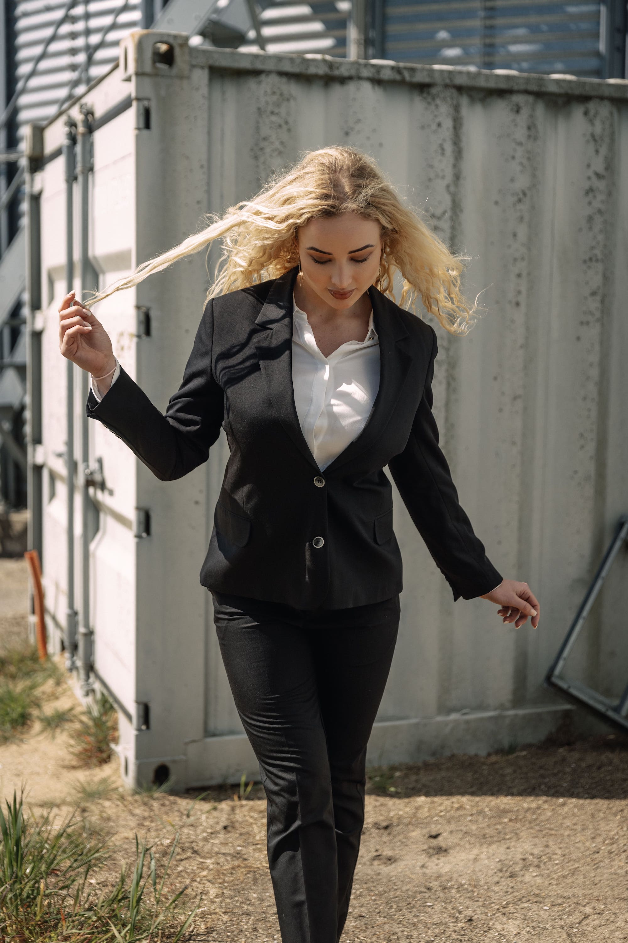 LA SUITs sorte jakkesæt til kvinder.