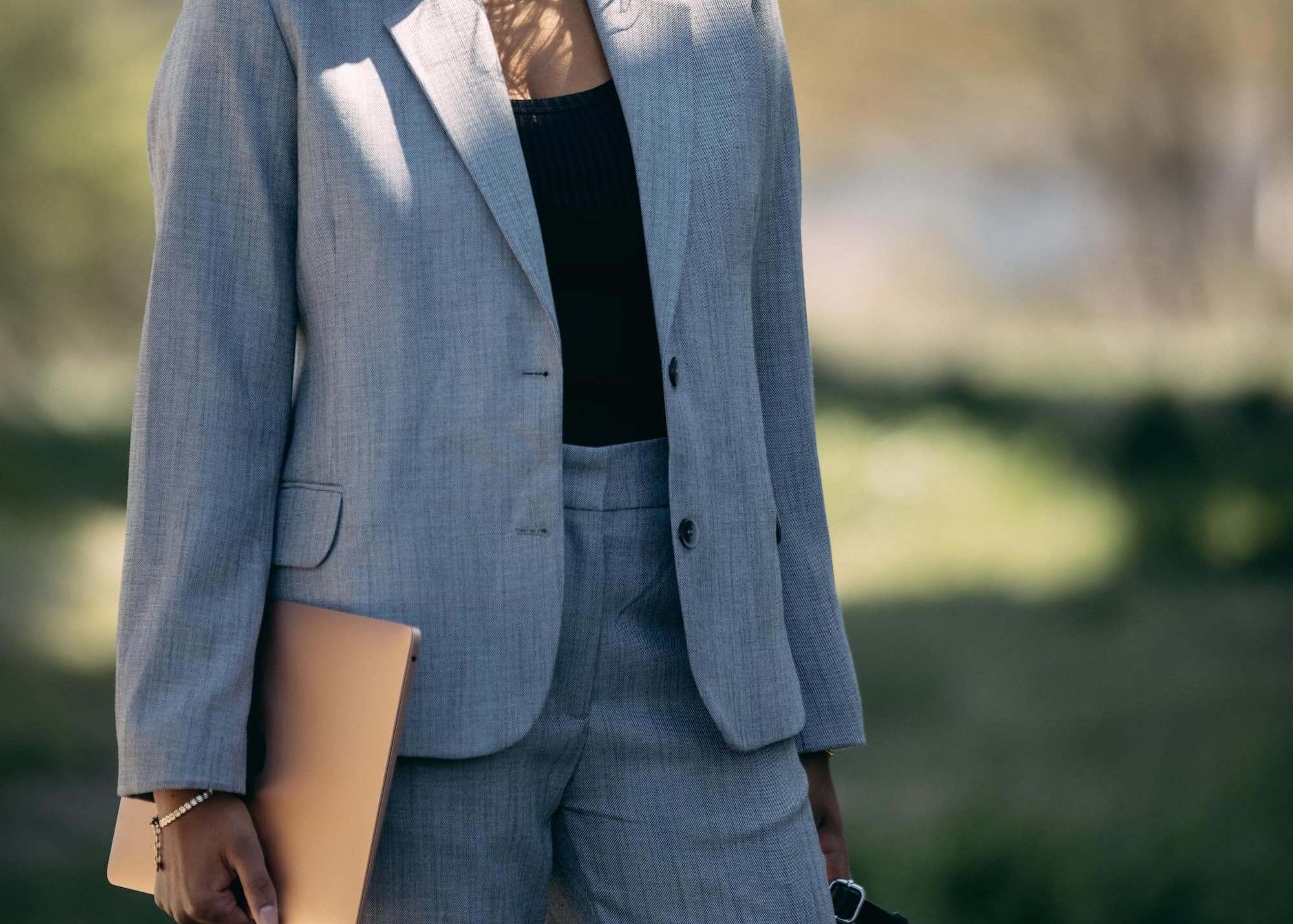 LA SUITs grå jakkesæt til kvinder