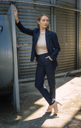 LA SUITs Habitbukser i Marineblå, se også vores marineblå blazer.