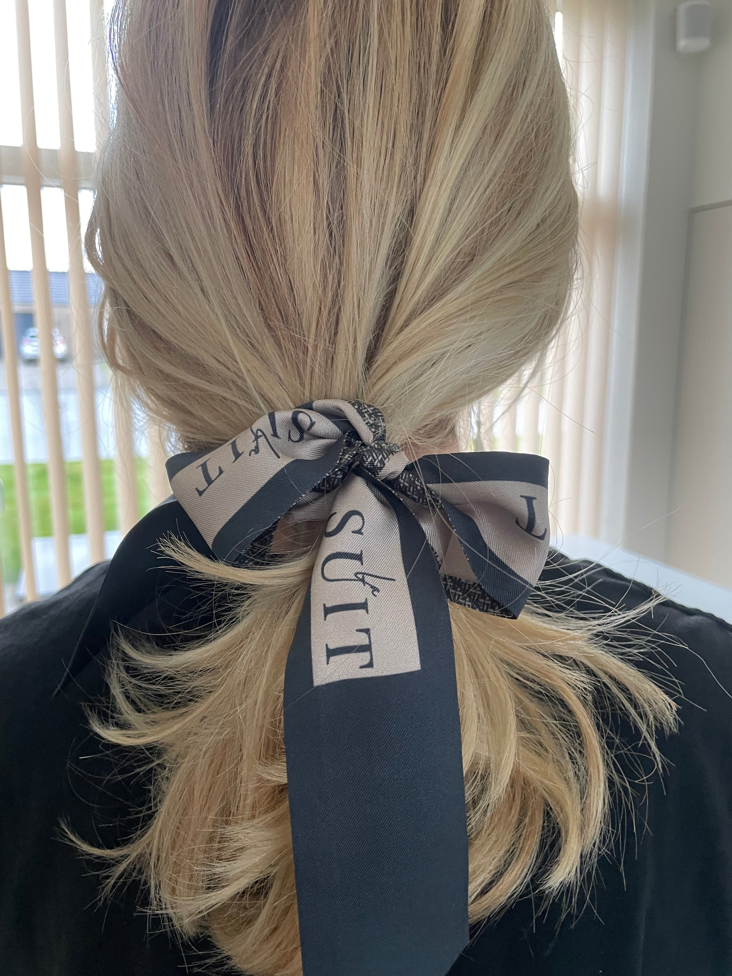Silk twilly beige med mønster