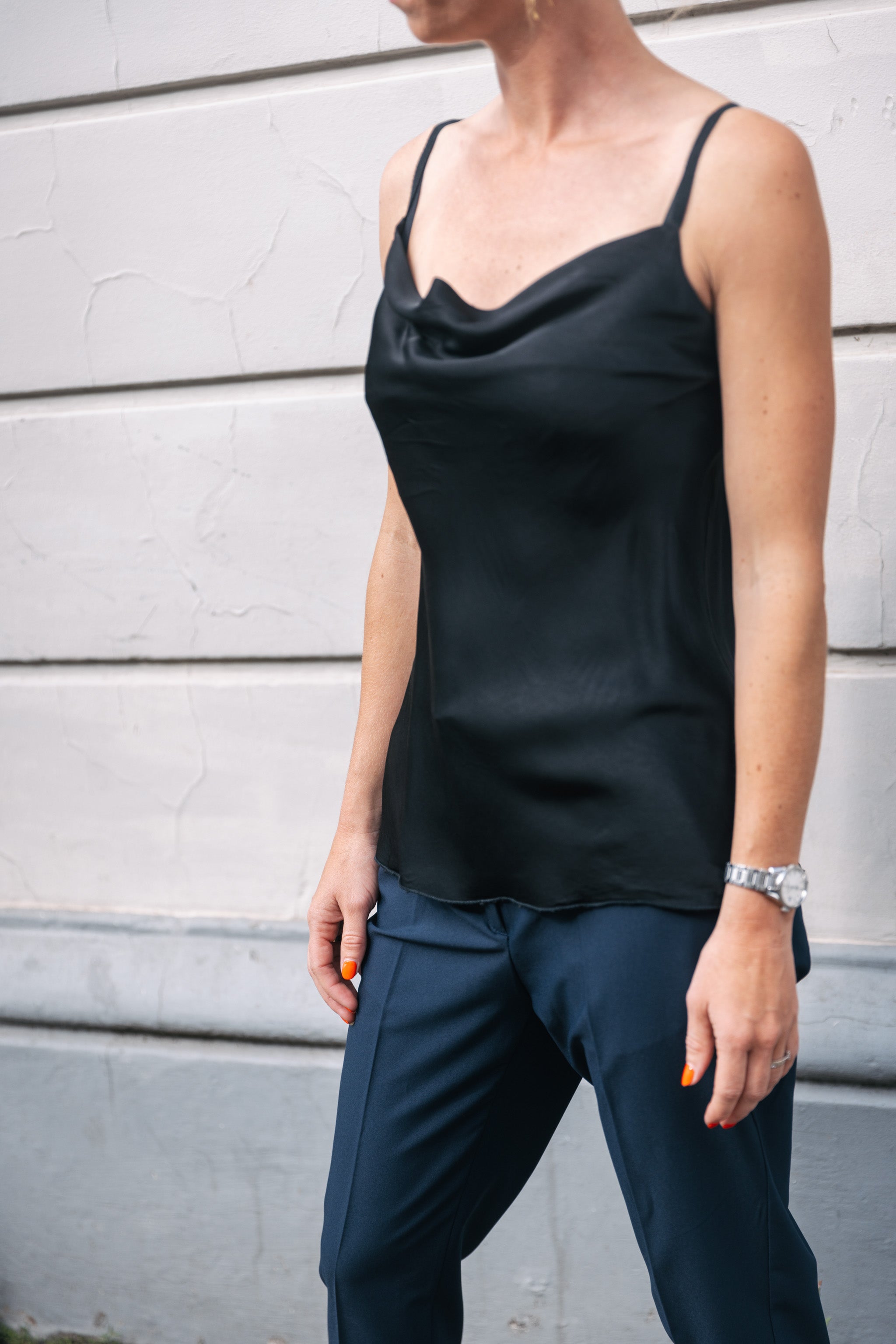 LA SUIT Sort top til festlige anledninger, SomCasual sort topmer sort top, Stilfuld sort top, Elegant sort top, 