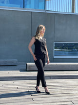 LA SUIT Opdag vores stilfulde sorte sæt med vest og bukser til kvinder – perfekt til kontoret og formelle anledninger. Køb nu og oplev tidløs kvalitet.