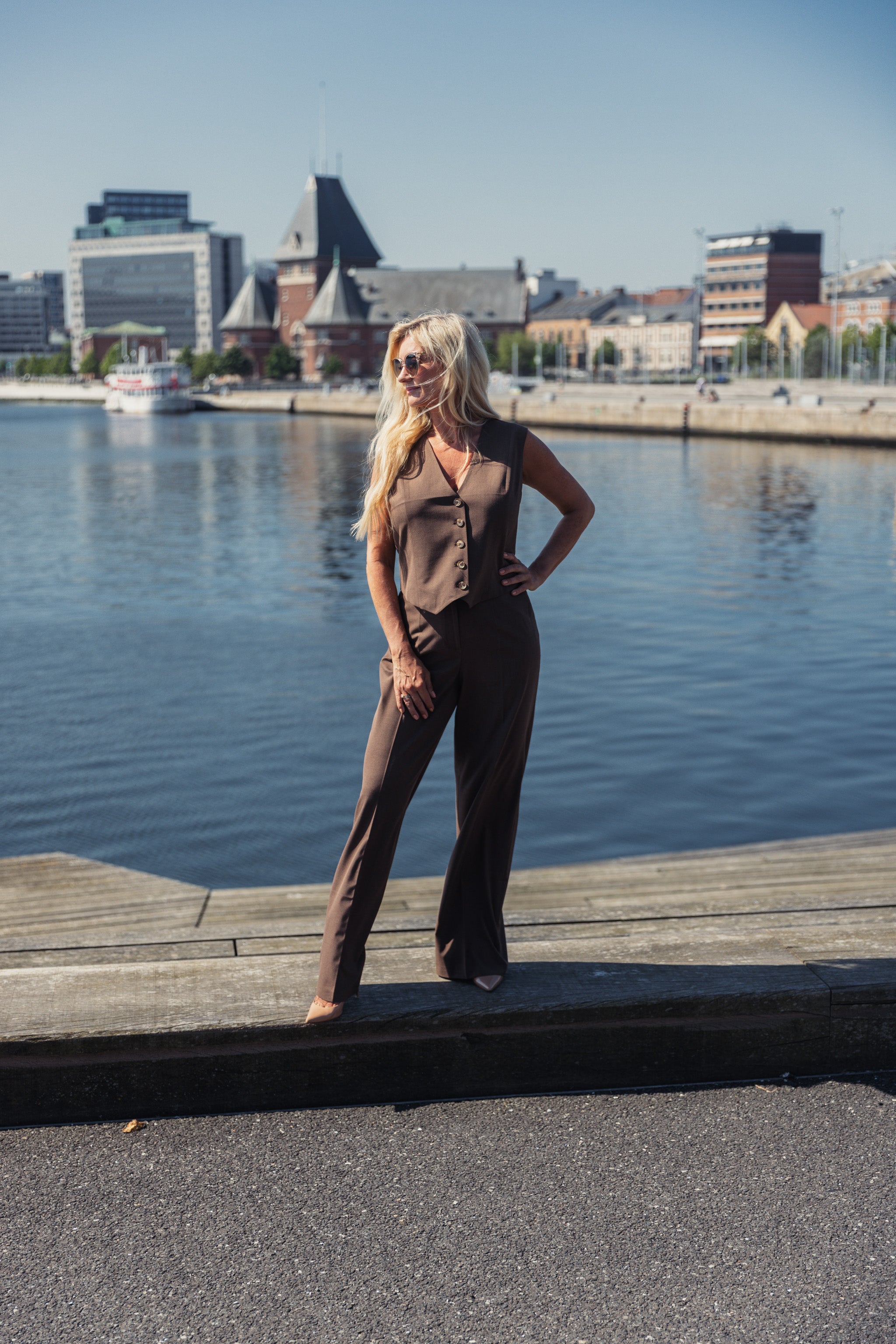 LA SUITs vestsæt til kvinder i brun