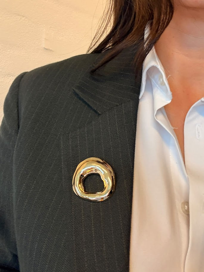 Rund bølge tekstur broche