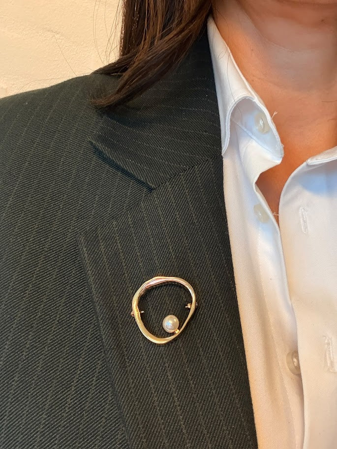Pearl Broche