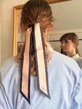Silke bånd som hår accessorie. 