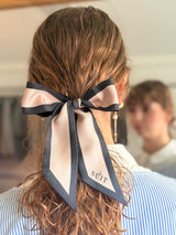 Silke bånd som hår accessories som en sløjfe