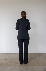 Fin Kropsnær blazer i navyblå.