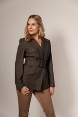 Mocha dobbeltradet blazer med bælt til damer