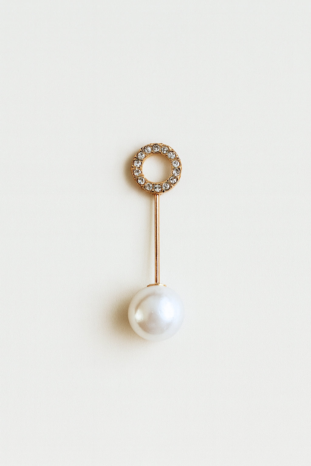 Dual Elegance Pearl & Gold Broche Set – eksklusiv kombination af klassisk og moderne elegance.