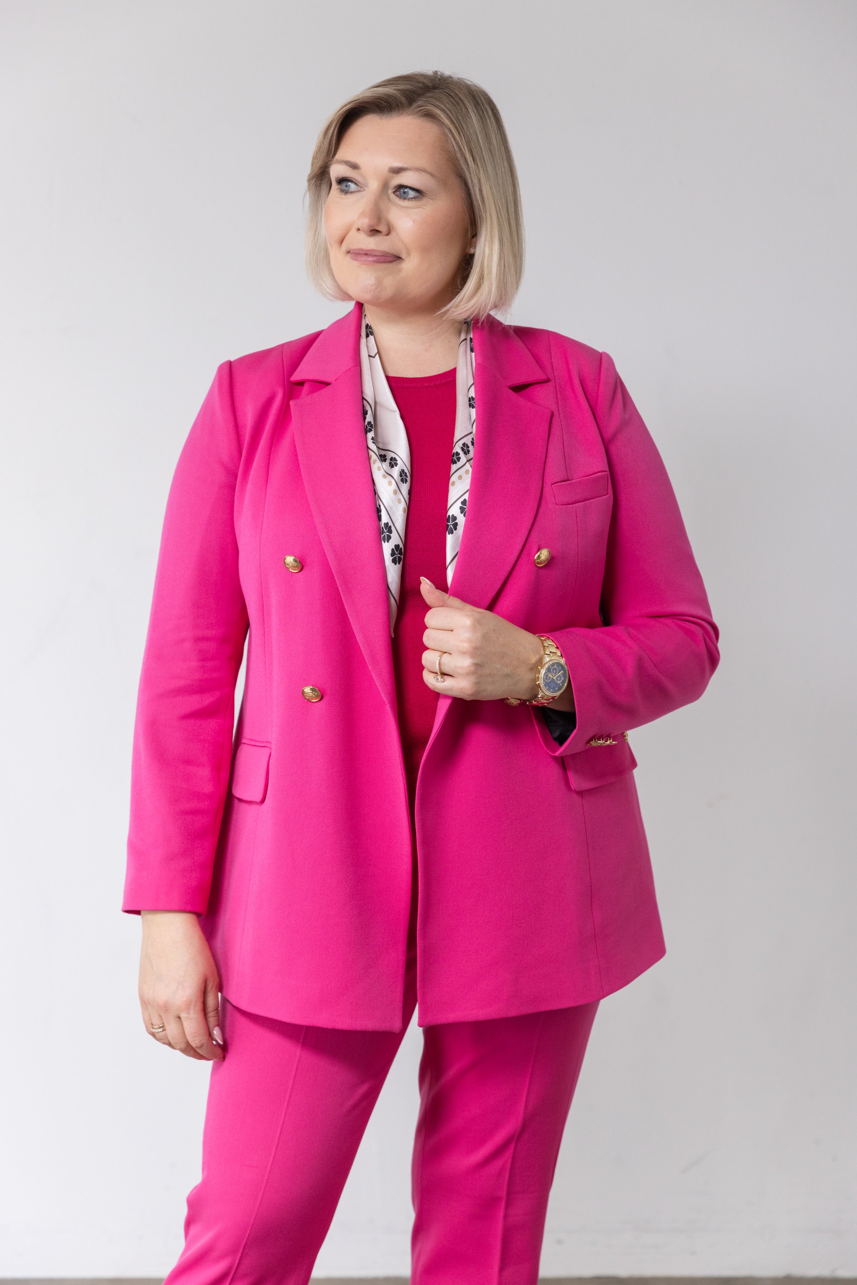 Dobbelttradet Kvindeblazer Med Lommer Til Kvinder. 