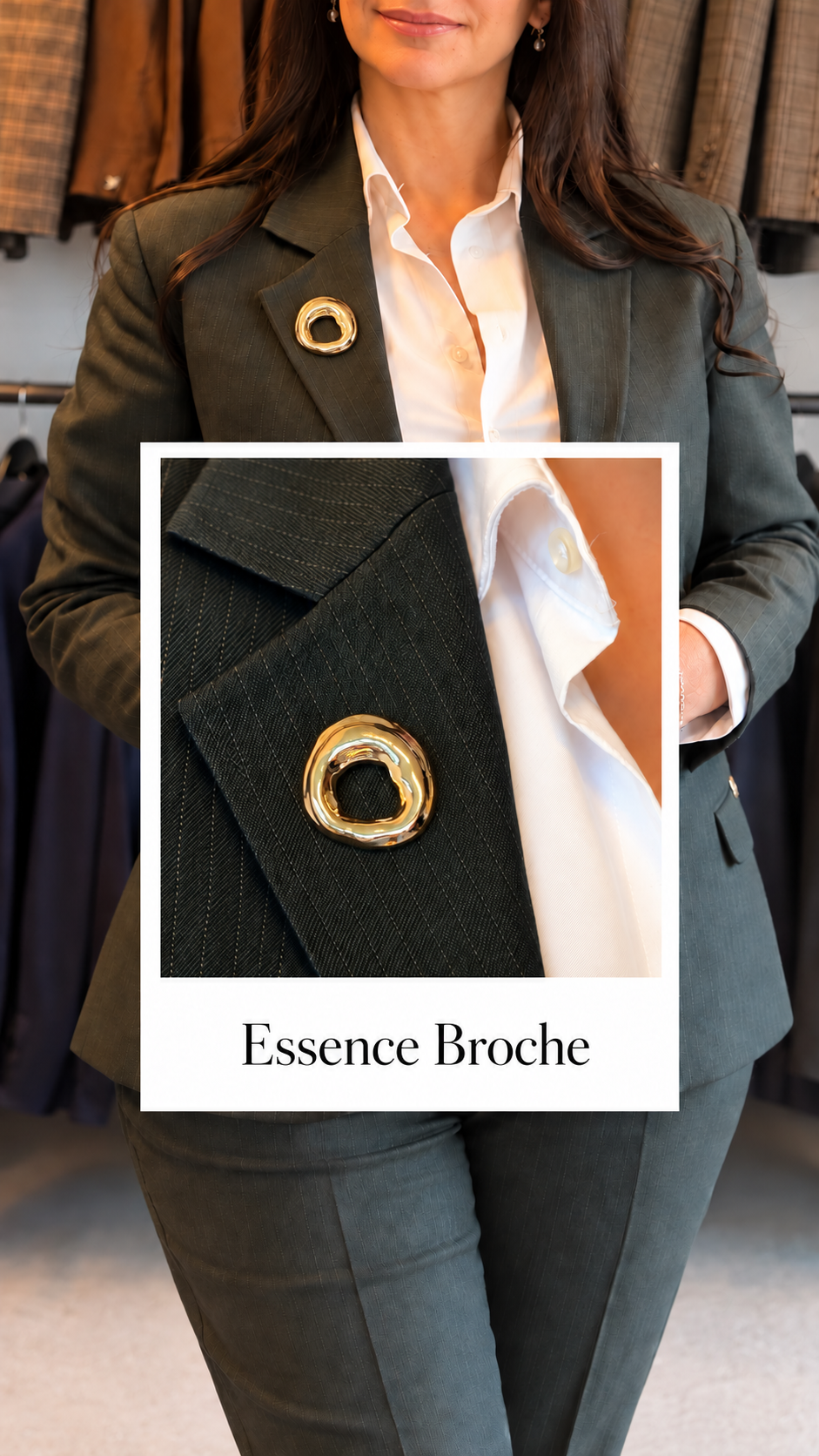 Rundt guld broche med tekstur. 