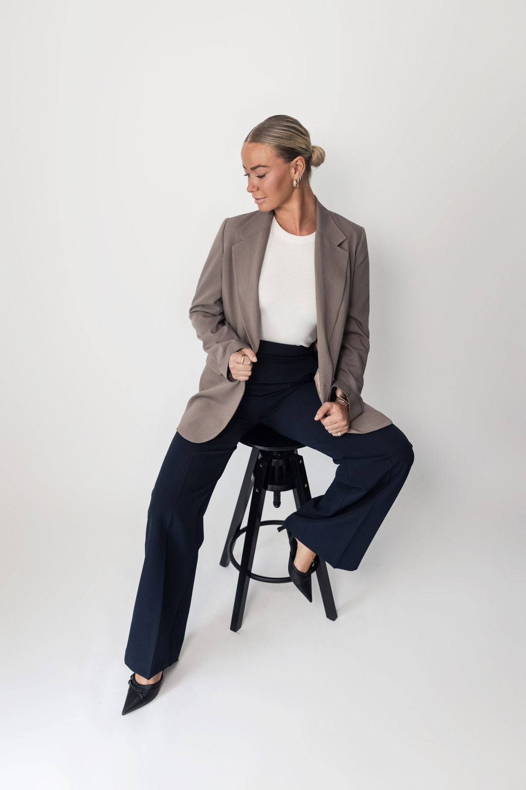 LA SUITs oversized taupe blazer