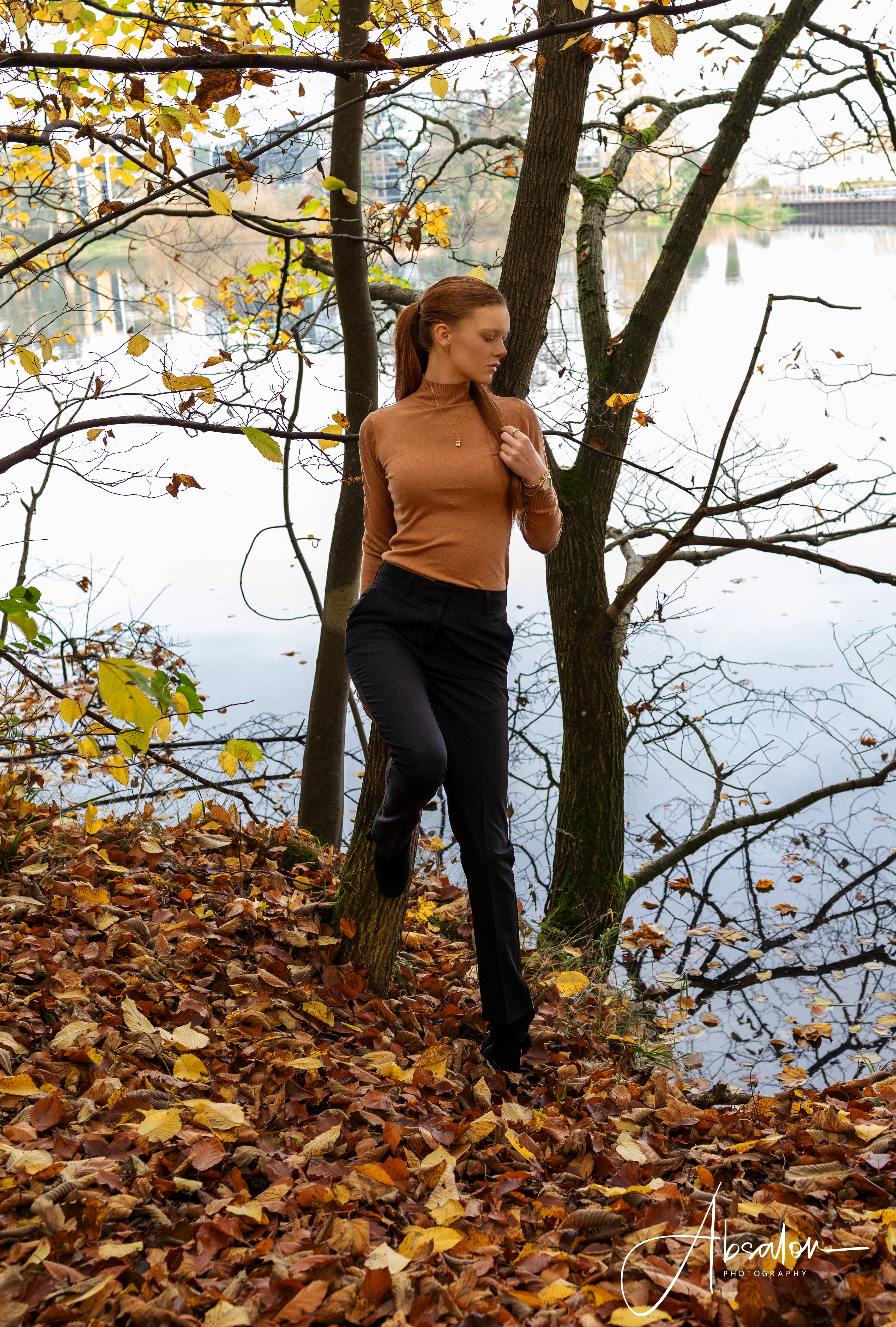 LA SUITs caramel rullekravebluse