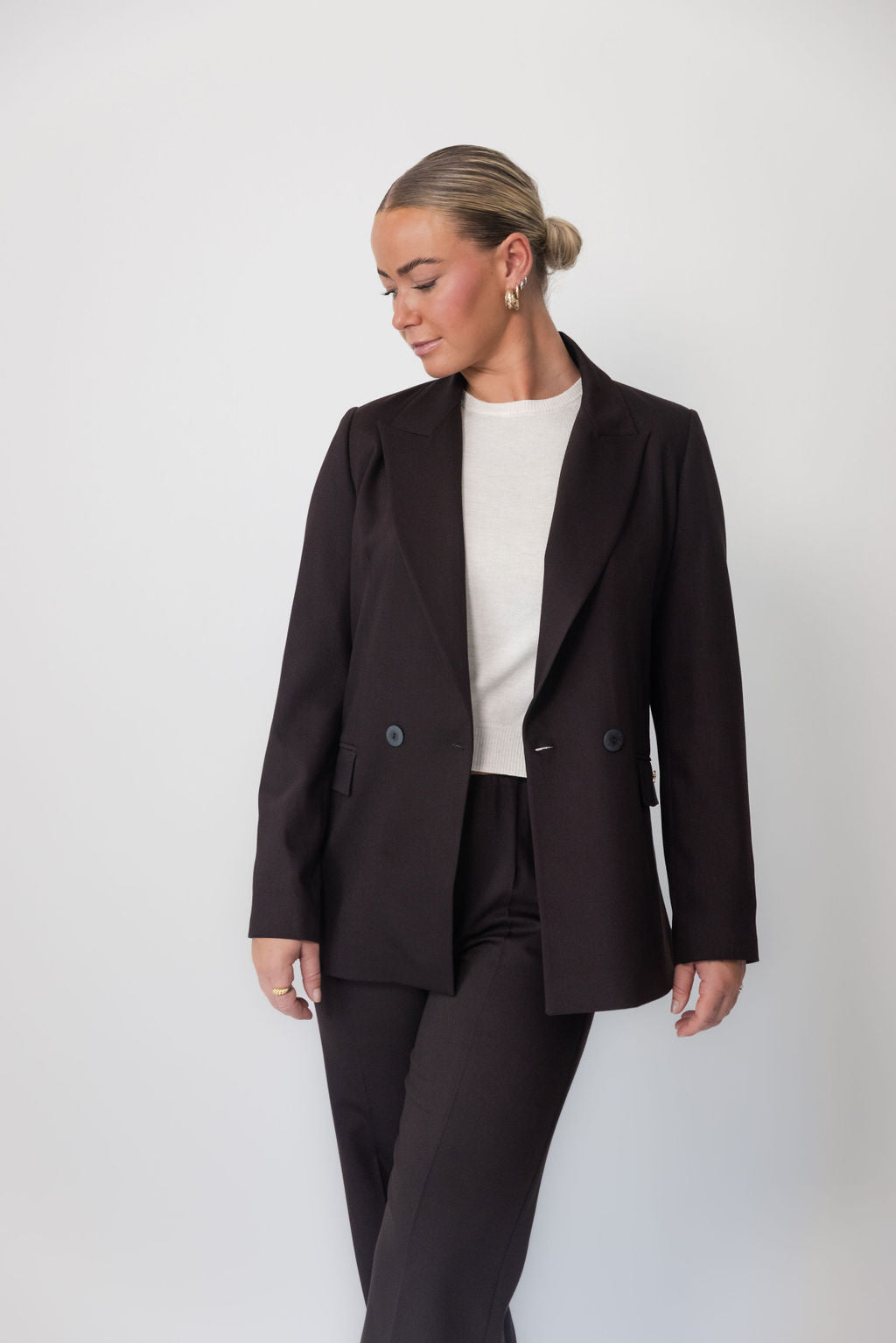 LA SUITs espresso brune kamala harris jakkesæt