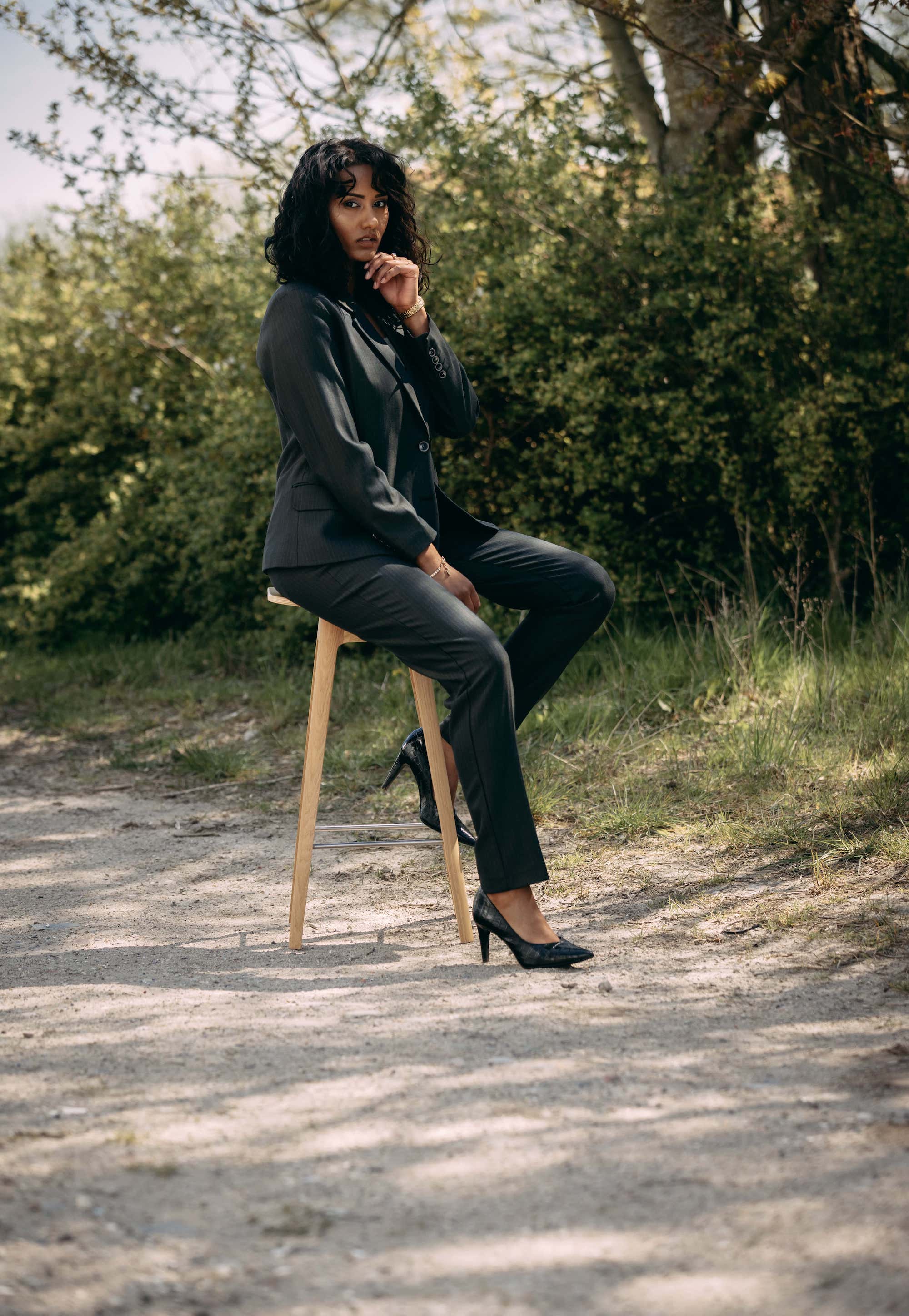 LA SUITs grønne nålestribede habitbukser til kvinder