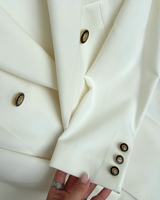 hvid blazer til kvinder med guld knapper