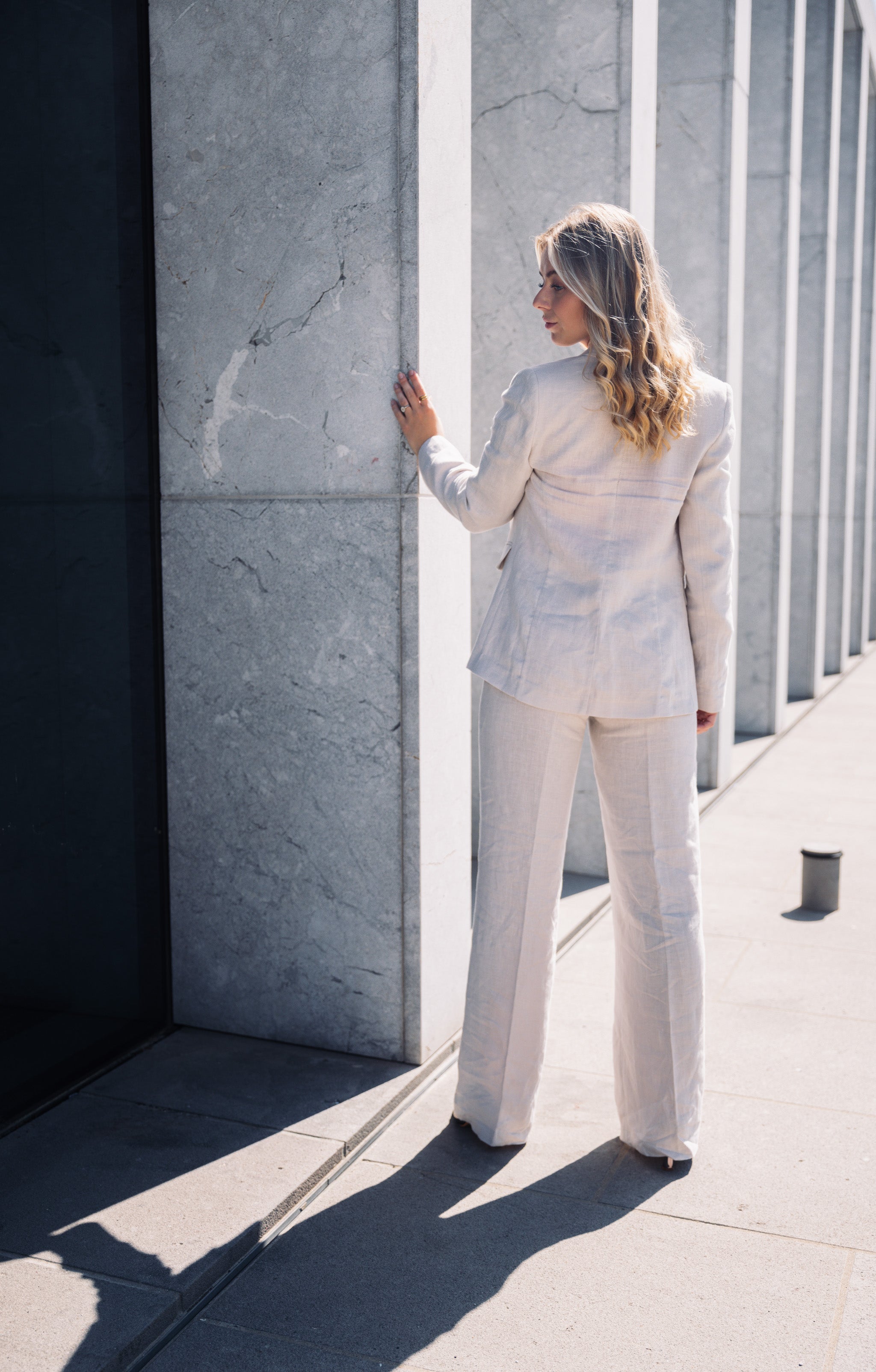 LA SUITs hvide jakkesæt i hør til kvinder