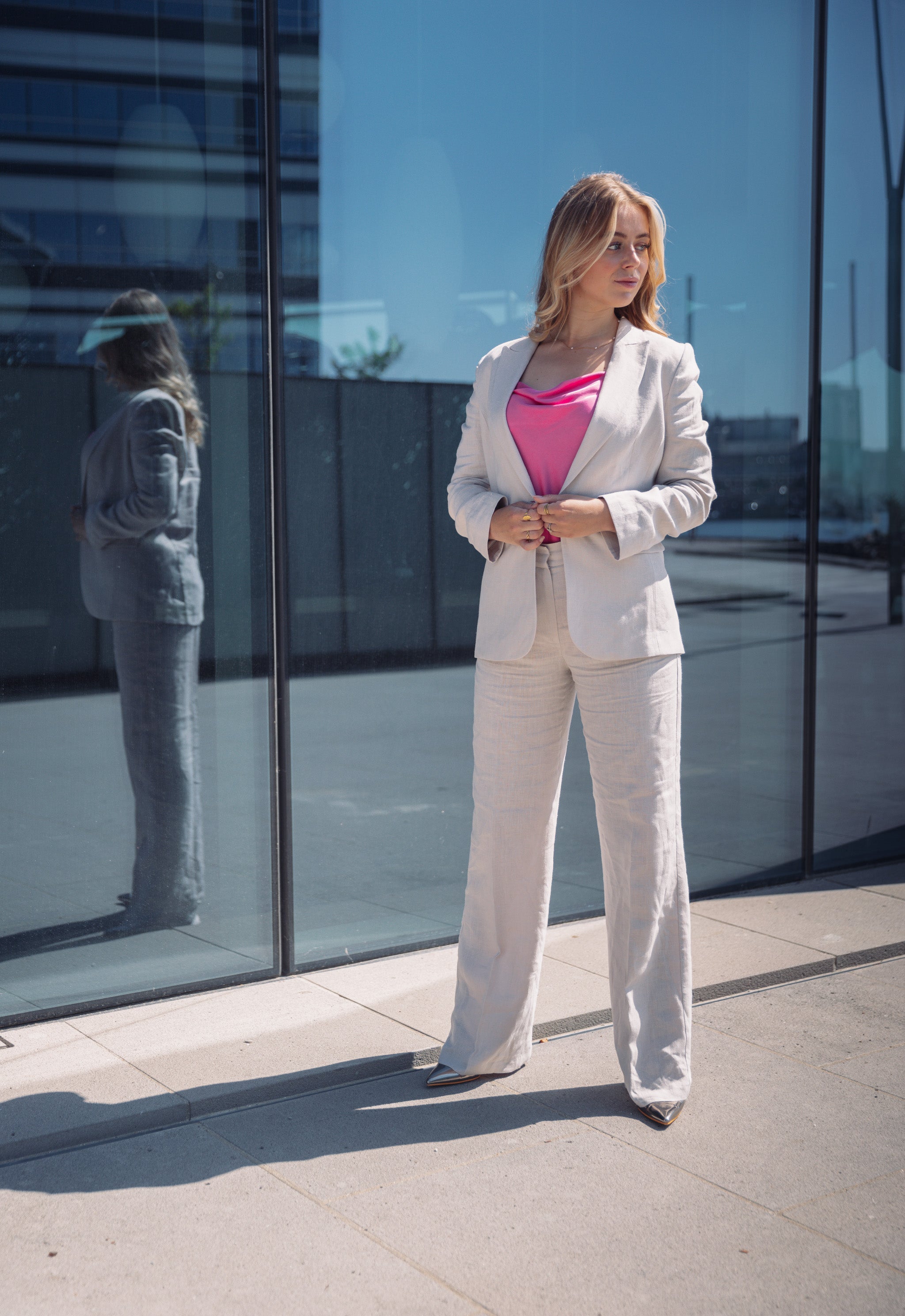 LA SUITs hvide jakkesæt i hør til kvinder