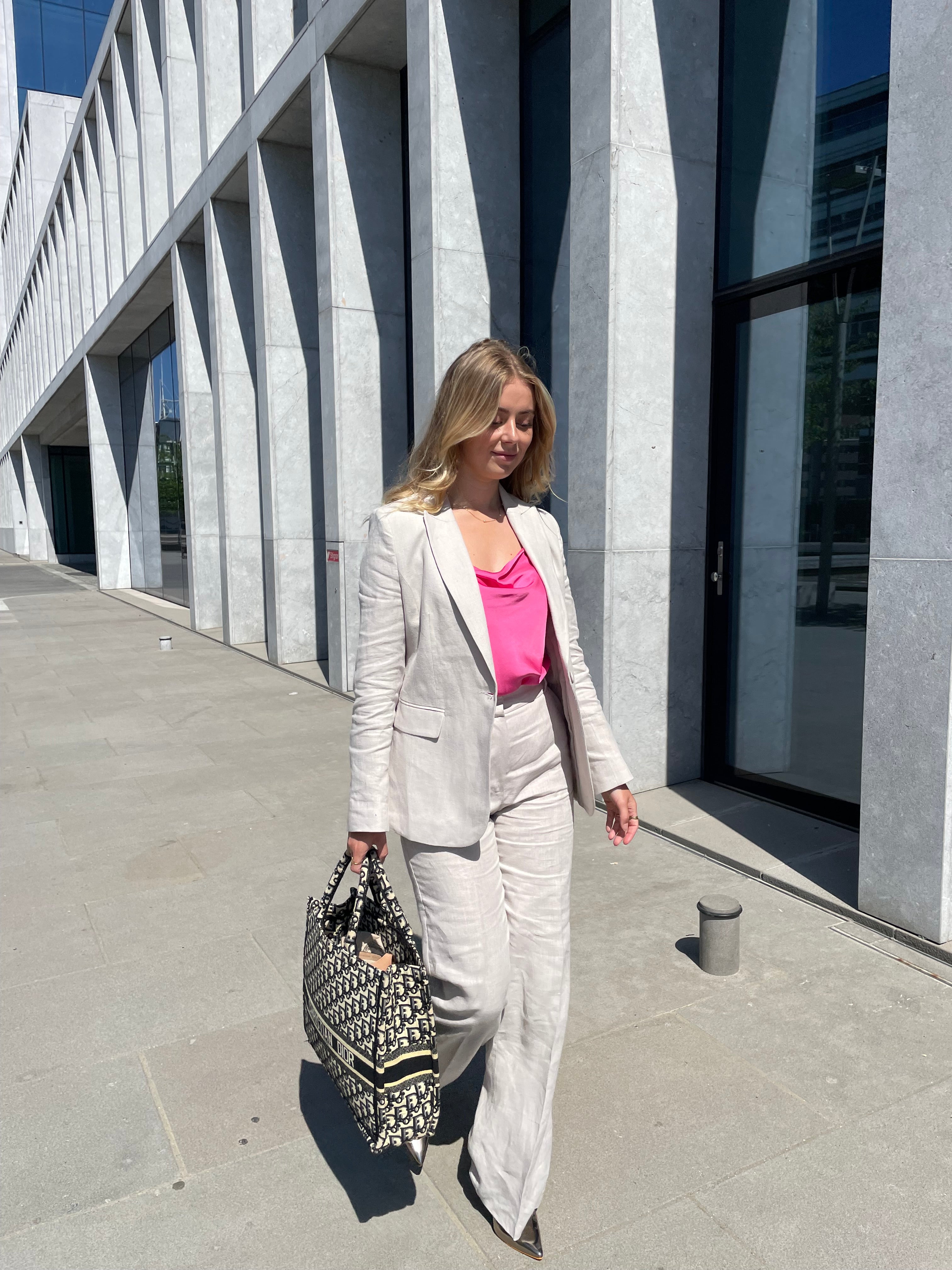 LA SUITs hvide jakkesæt i hør til kvinder